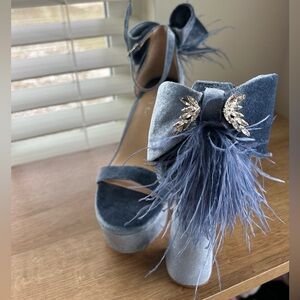 NEW Antonio Melani Janie Velvet Feather Embellished Platform Dress Sandals